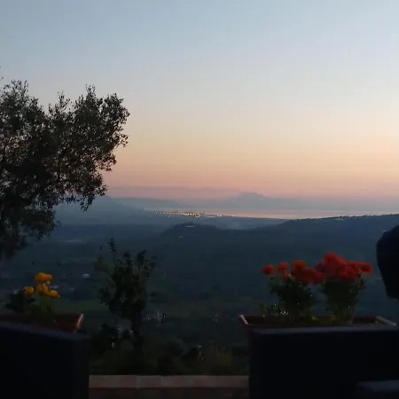 Konukevi Il Colle Degli Ulivi 3*